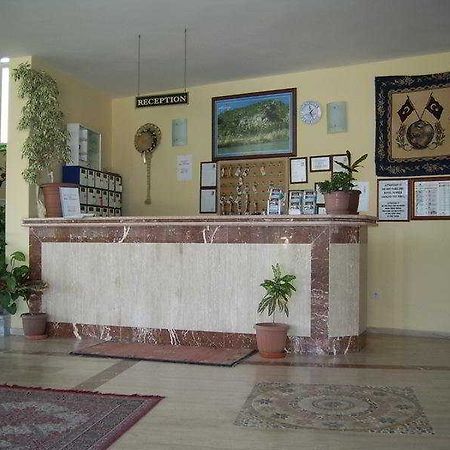 Junior Ozalp Hotel Далян Екстериор снимка