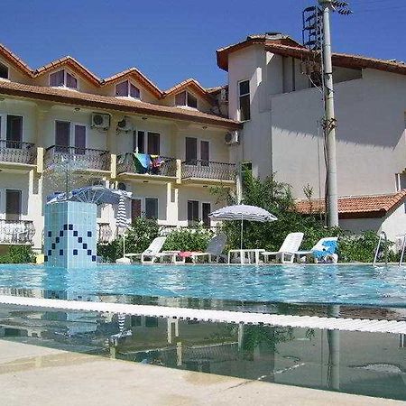Junior Ozalp Hotel Далян Екстериор снимка