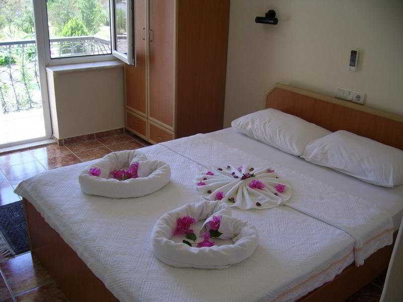 Junior Ozalp Hotel Далян Екстериор снимка