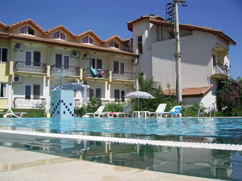 Junior Ozalp Hotel Далян Екстериор снимка